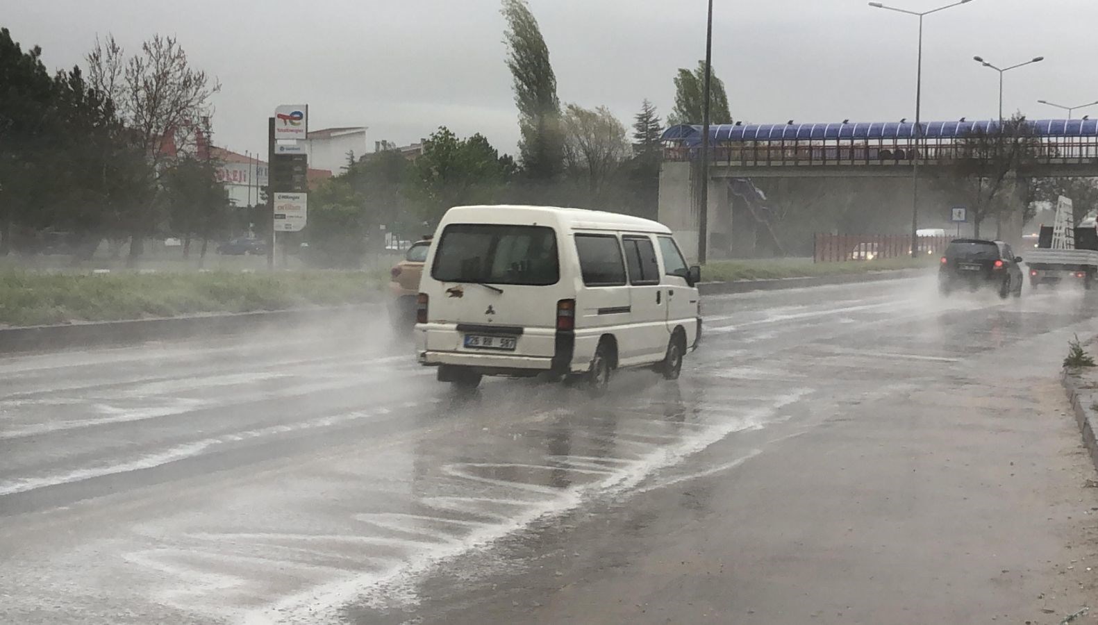 Eskişehir’de sağanak yağış etkili oldu