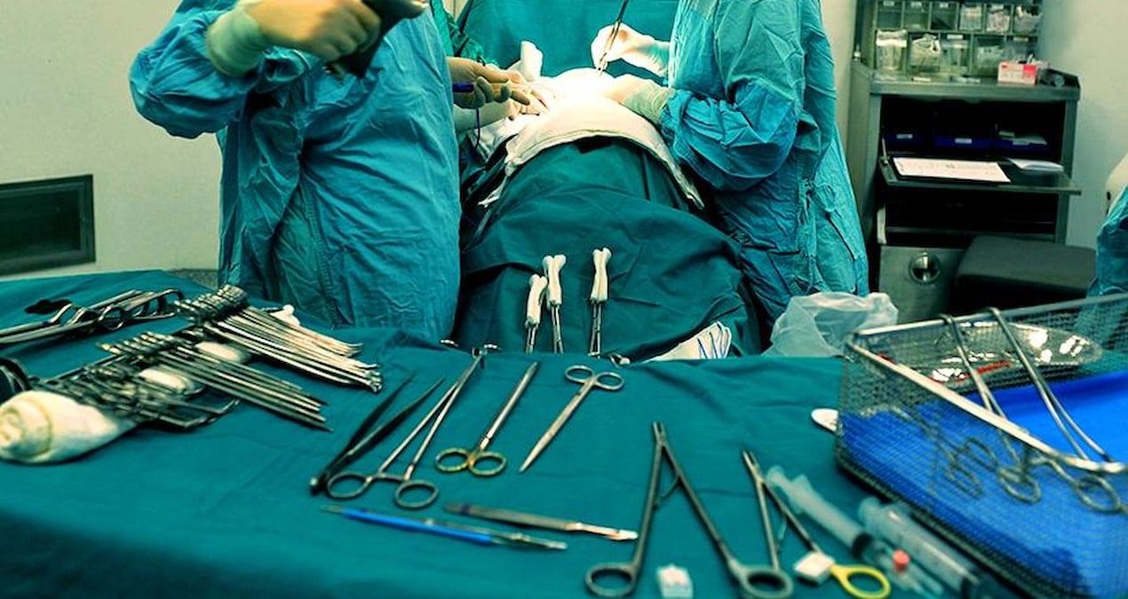 ameliyat sirasinda hastayi birakip iliskiye girdiler hastanede skandal olay cP2HFnCv