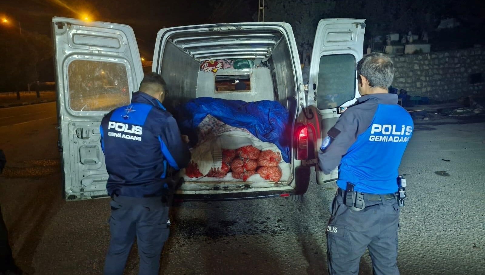 samsunda 5 ton kacak midye ele gecirildi 2YfSj34R