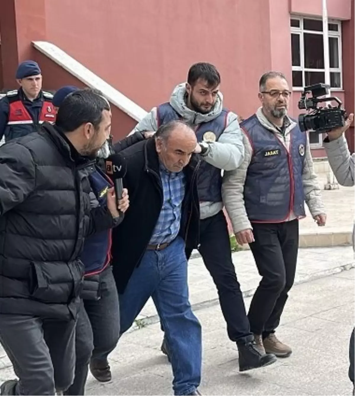 corumda bicaklama ve cinayet davasi katil zanlisi mahkemede tepki cekti Pf8YJ1mJ