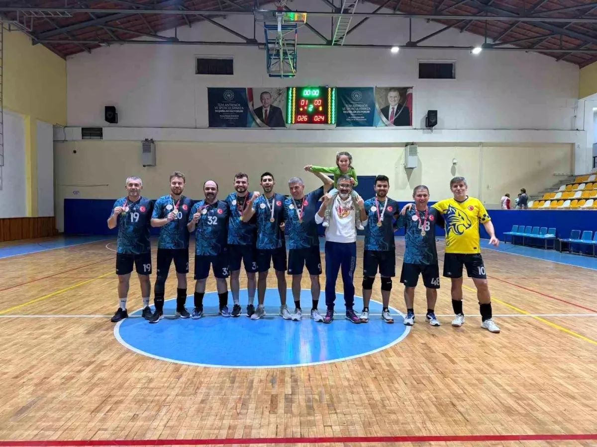 il saglik mudurlugu voleybol takimi kamu spor oyunlarinda sampiyon oldu vznSjHIB.jpg