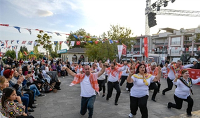 izmir cumhuriyet coskusuna hazir utSeNtcL.jpg