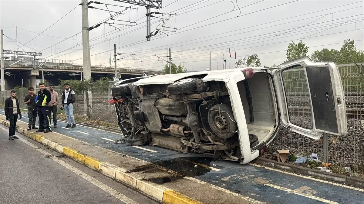 panelvan devrildi surucu hastaneye kaldirildi M8JGJXaF