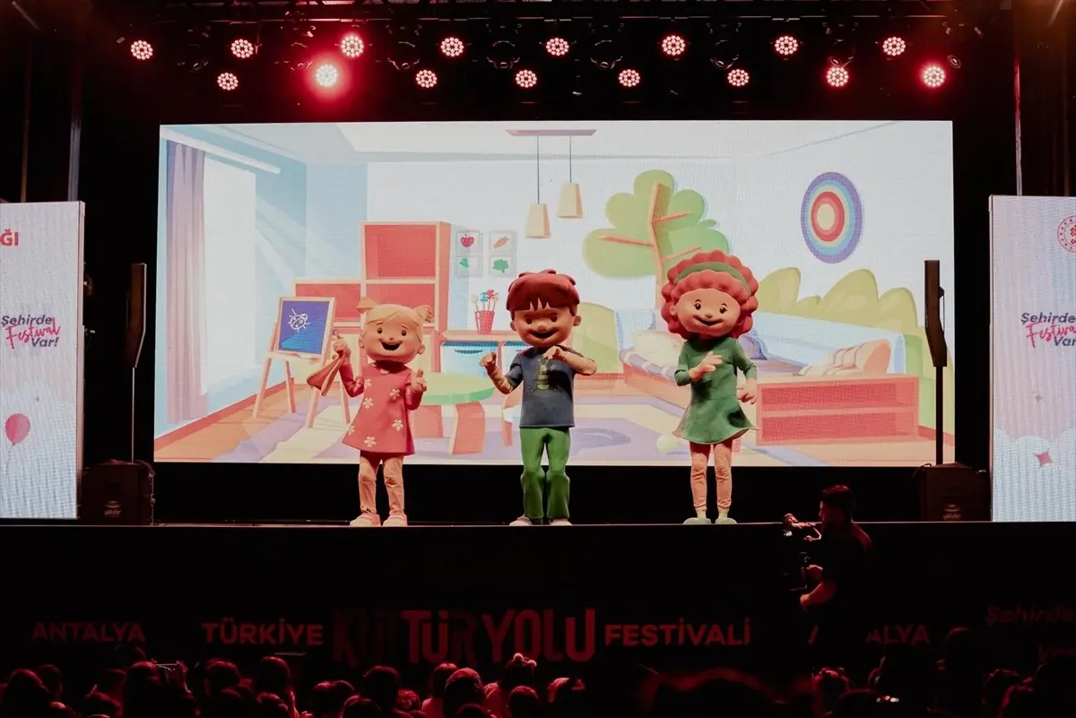 antalya kultur yolu festivali sanatla bulustu IX4rCUvb.jpg