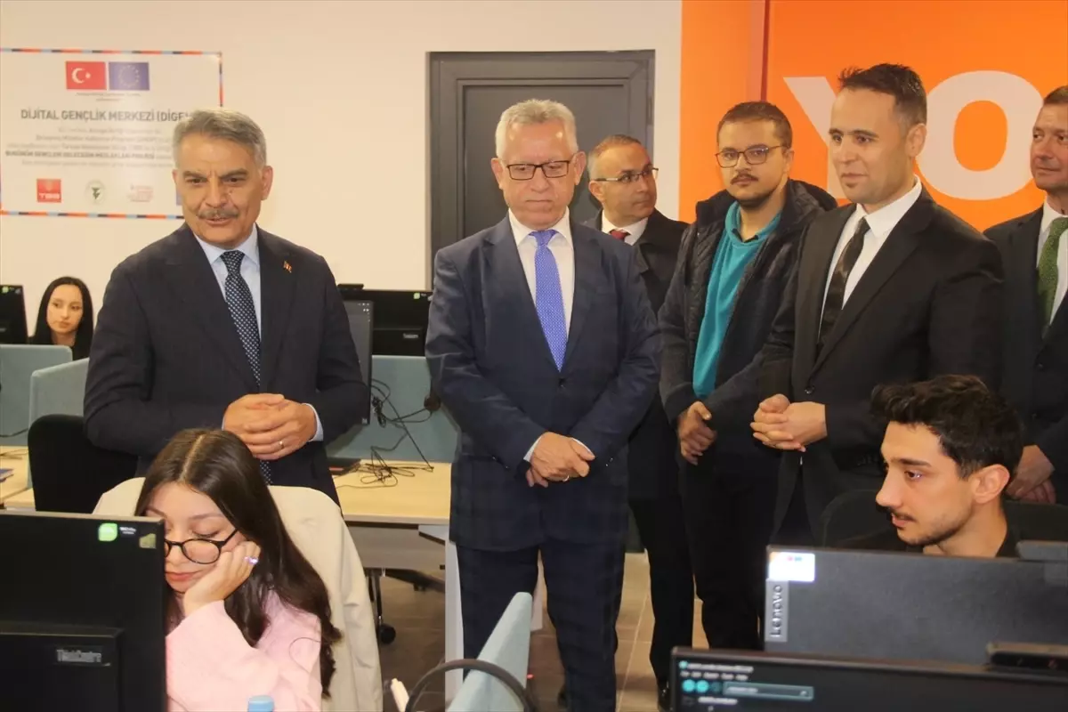 yozgatta dijital genclik merkezi acildi PShUnvWY.jpg