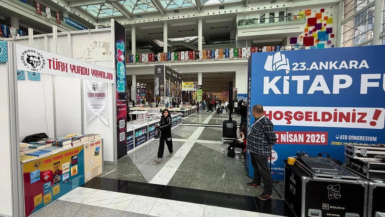 23. Ankara Kitap Fuarı’nda Edebiyat Coşkusu: Kitapseverlerden Yoğun İlgi