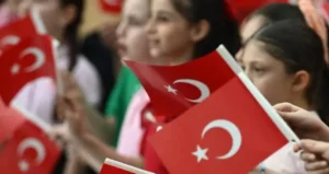 boyner-gruptan-23-nisan-mesaji-cocuklarimizin-her-daim-yaninda-olacagiz-t7DxGScm