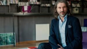 dunyayi-tadarak-anlamak-C4ScfBFr