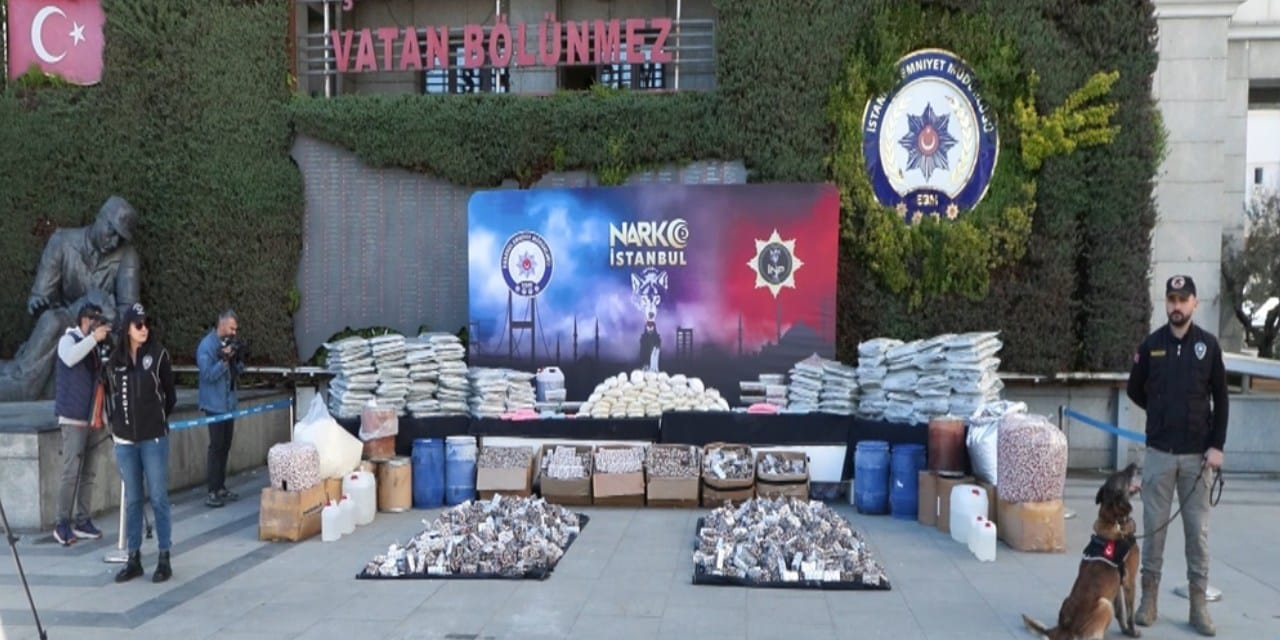 Uyuşturucu Operasyonunda 89 Tutuklama: Ele Geçirilen Maddeler Sergilendi