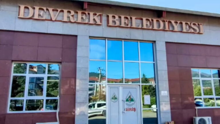zonguldak-devrek-belediyesine-operasyon-30-kisi-hakkinda-dava-acildi-UdFCUvYF