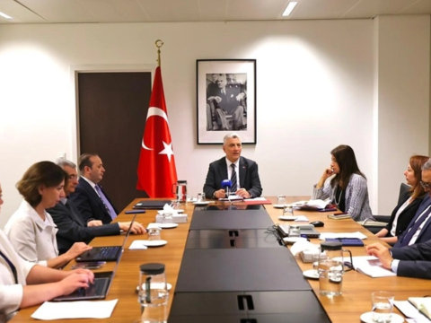 Bakan bolat turkiye gumruk birligi sayesinde ab ekonomik alaninin uyesi konumunda MKiZJNBV