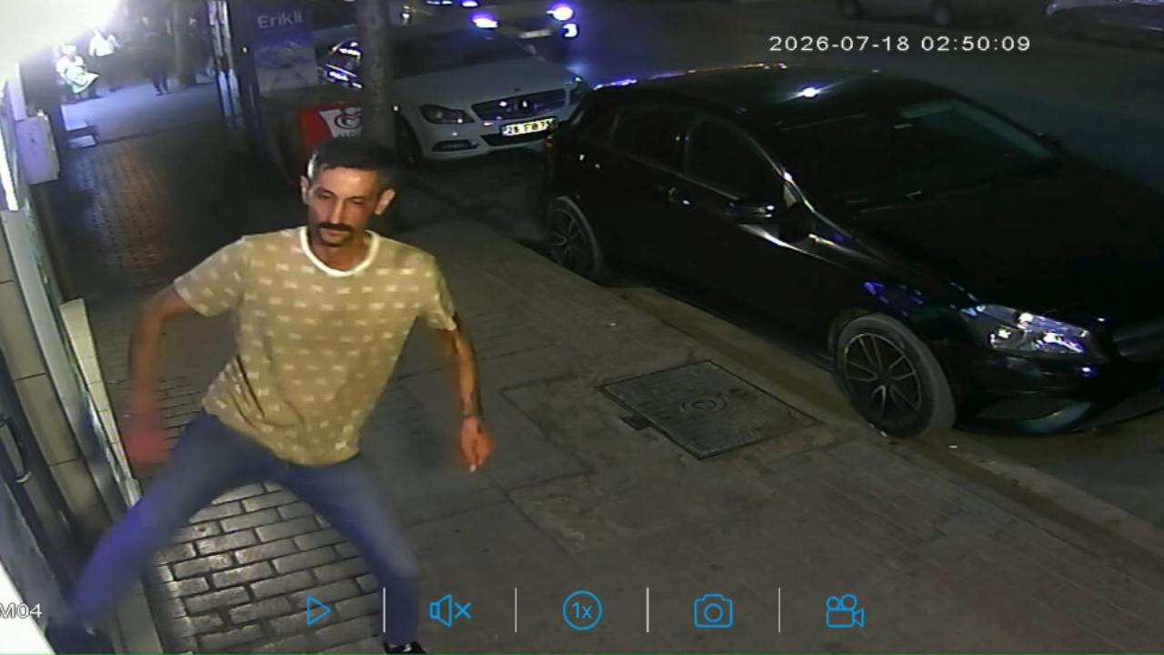 Is yerinin camini tekmeyle kiran supheliyi esnaf yakaladi WaX6GRNV