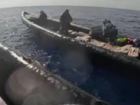 Okyanusun ortasinda hiz tekneleriyle yakaladilar 26 ton kokain ele gecirildi nxIm1tAI