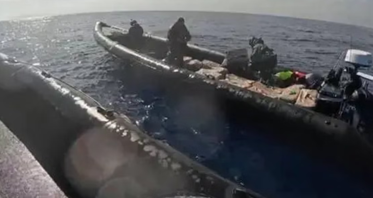 Okyanusun ortasinda hiz tekneleriyle yakaladilar 26 ton kokain ele gecirildi nxIm1tAI